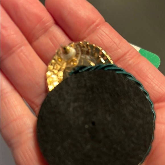 Vintage-Inspired Green and Gold Statement Earrings - Picture 4 of 7